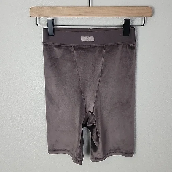 SKIMS Brown Velour Biker Shorts - Picture 2 of 6